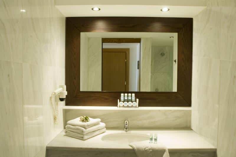 ne_11cc-17-hermes-bath-mirror.jpg