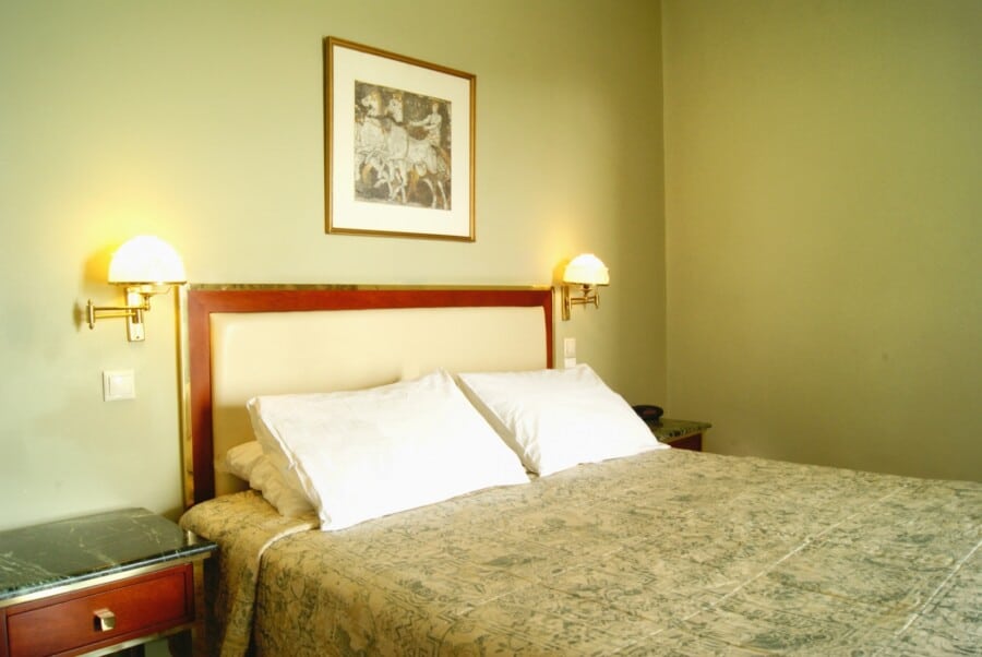 ne_5263-ilisia-hotel-double-bed.jpg