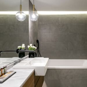 ne_Family-Acropolis-Suite-502-Bath.jpg