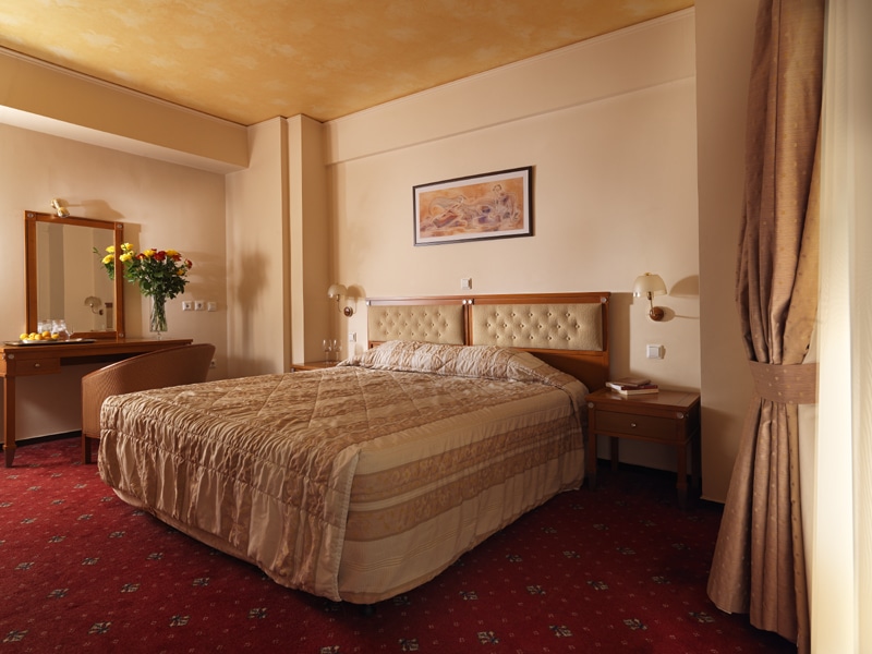 ne_b760-interior-suite-bedroom.jpg