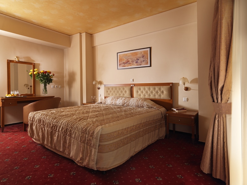 ne_b760-interior-suite-bedroom.jpg