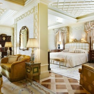 ne_lux101gr-197427-Royal-Suite-Bedroom-High_result.jpg