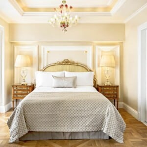 ne_luxATHGLgr-192438-Executive-Grand-Suite-Bedroom-Med_result.jpg