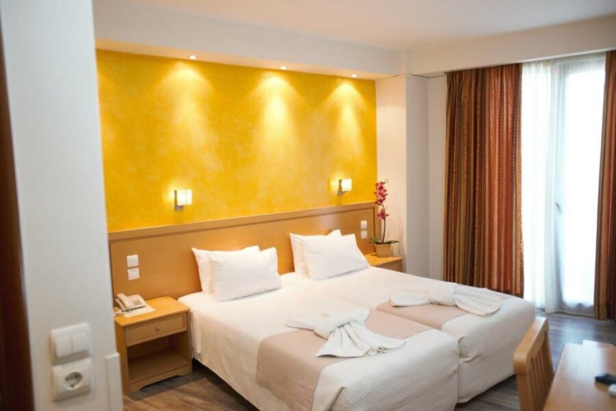 GOLDEN CITY ROOM