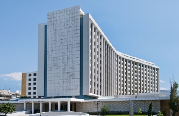 ne_da18-hilton_exterior_web-1.jpg