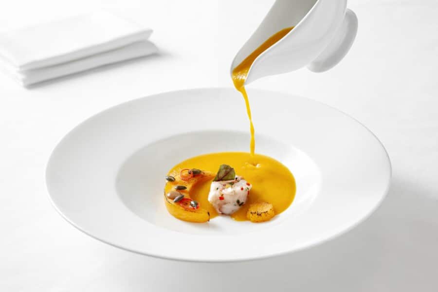 ne_roasted-pumpkin-soup-aromatized-with-cardamom-shrimp-tartare-and-hazelnut-praline_0161_jpg_resized.jpg