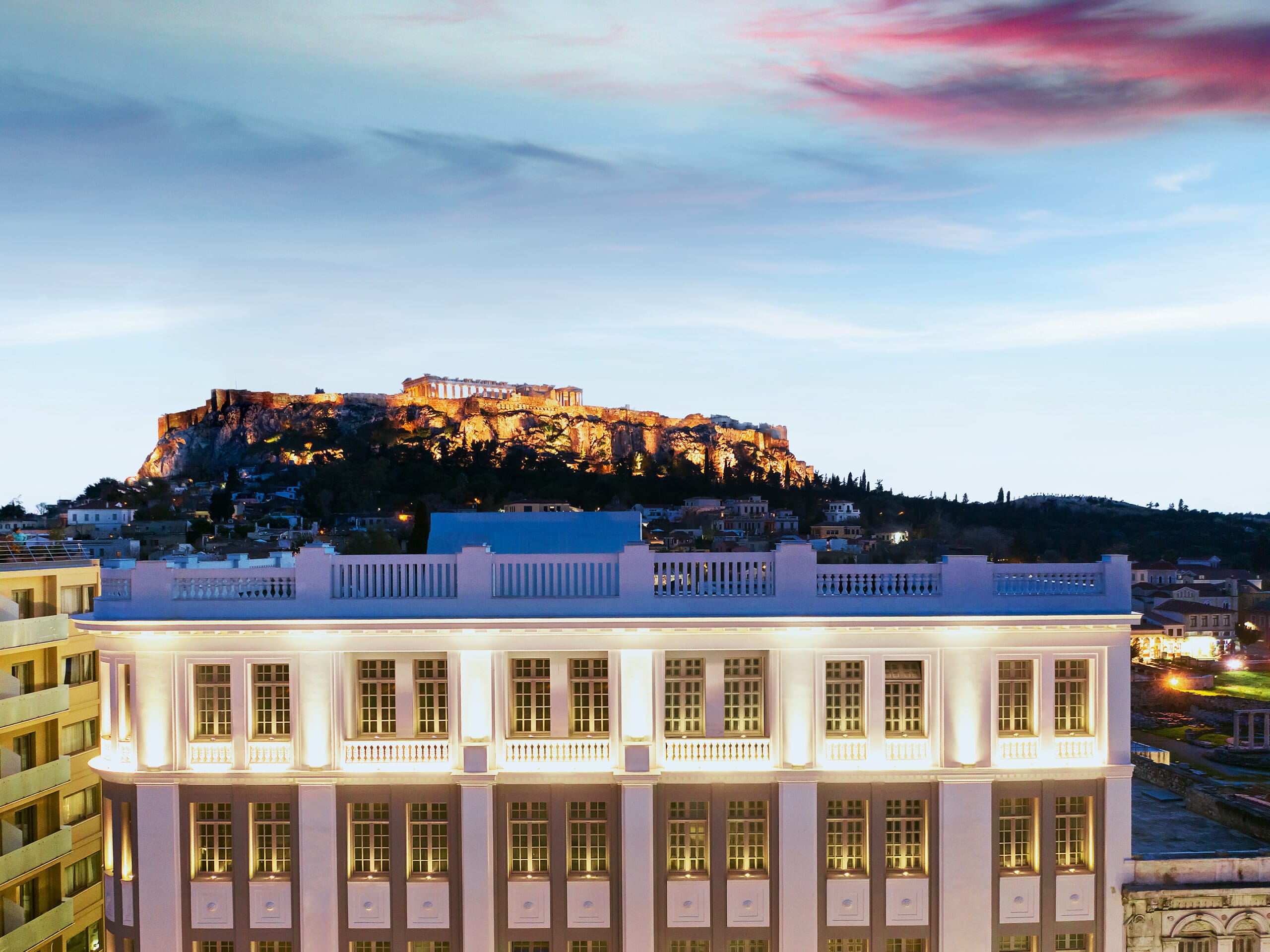 01-The-Dolli-gazing-at-the-Parthenon