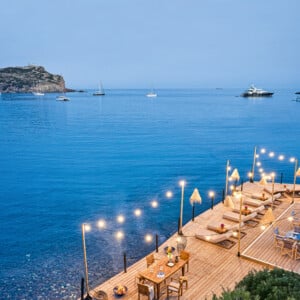 06-Al-fresco-dining-with-sea-views-at-the-Temple-of-Poseidon