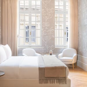 07-The-Deluxe-Rooms-offer-a-sophisticated-blend-of-comfort-and-unqiue-charm