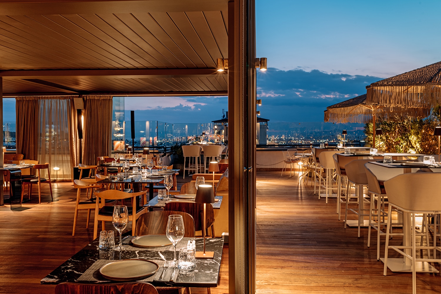 Brown_Acropol_Rooftop_Restaurant_evenings_lights_and_tables