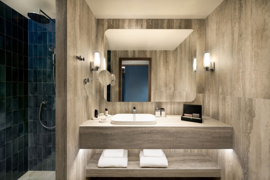 mitsis-nu-piraeus-port-bathroom-229-hd